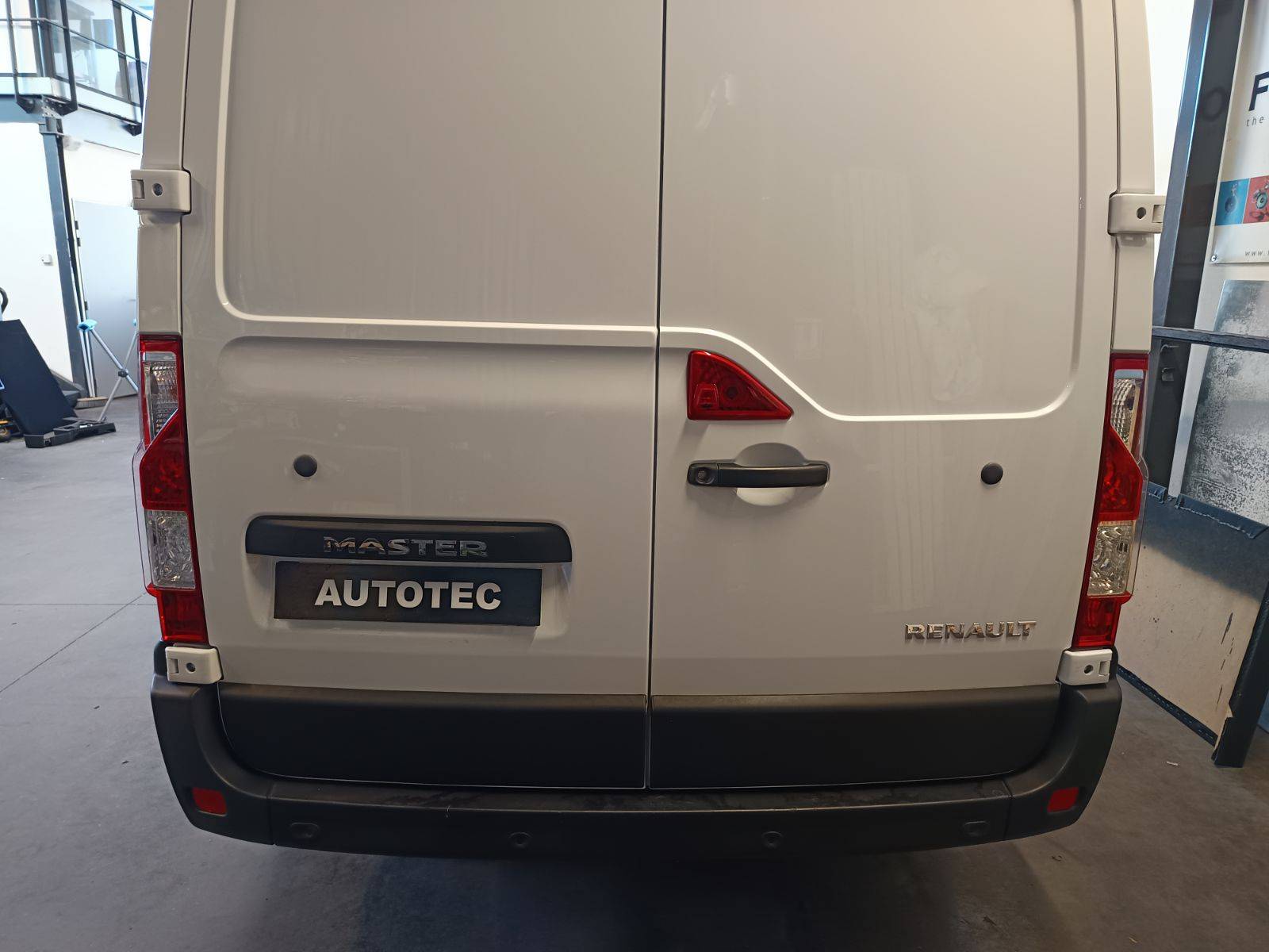 Pose d'autoradio avec caméra de recul intégrée Annecy Haute-Savoie 74