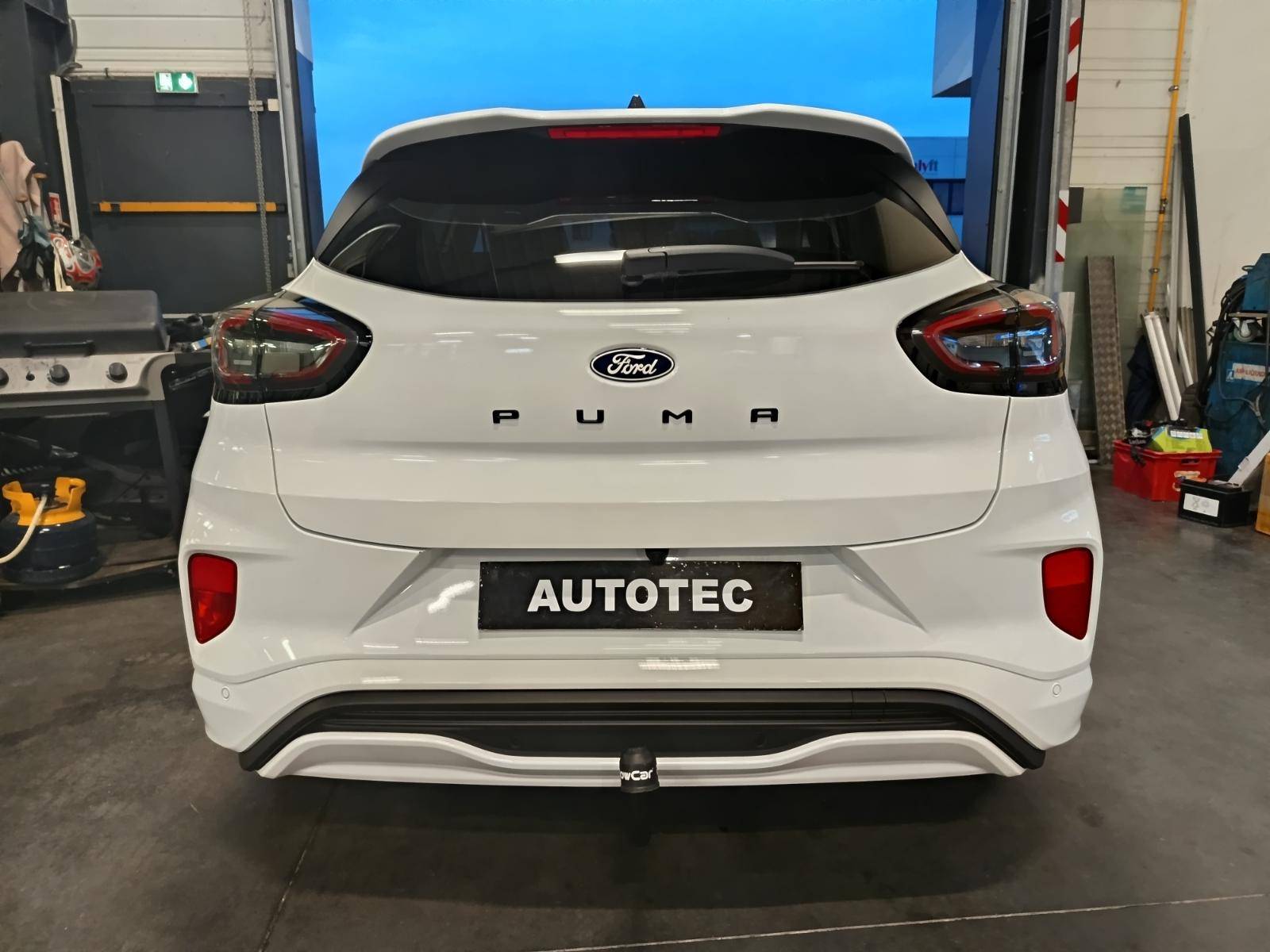 Pose d'attelage sur véhicule de marque Tesla Grenoble Isère