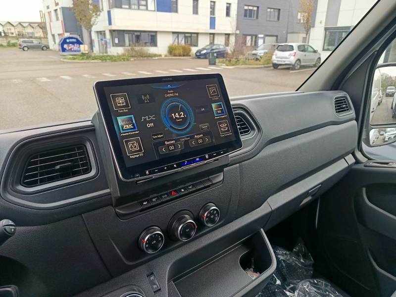 Pose autoradio haut de gamme à Lyon